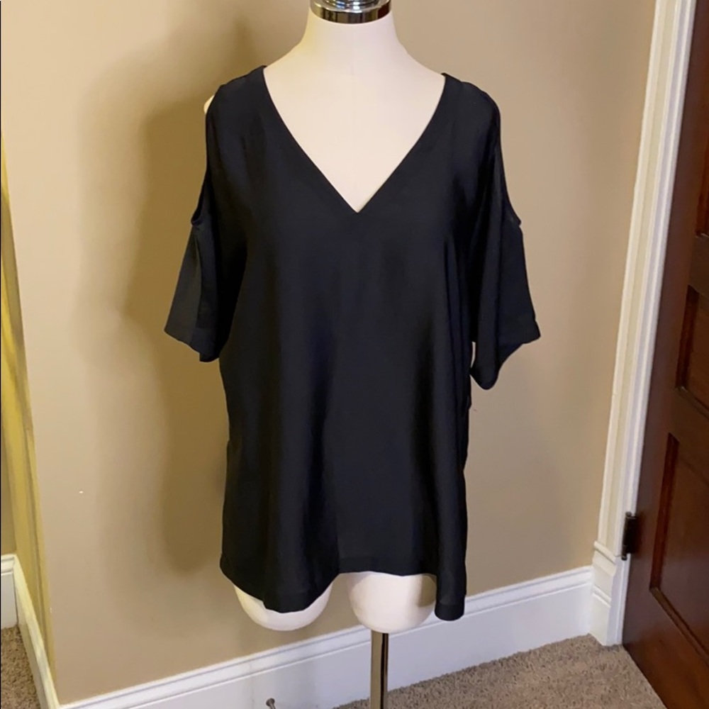 Rachel Roy V neck cold shoulder blouse L